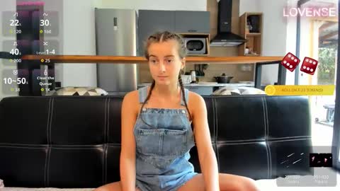 Snapshot of elizsweet chatting on 10.16.25 Eliz online show from 10.16.25