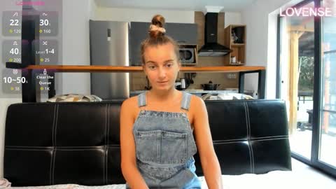 Snapshot of elizsweet chatting on 10.23.25 Eliz online show from 10.23.25