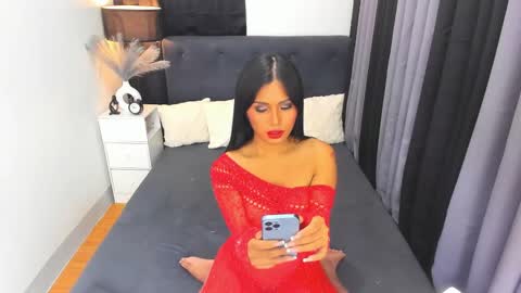 Snapshot of ella______ chatting on 12.15.24 Ella online show from 12.15.24