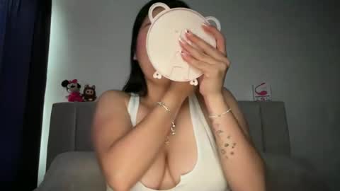 Snapshot of ella_aq chatting on 06.18.26 Ella online show from 06.18.26