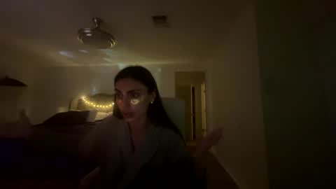 Snapshot of ella_ella_ella_ay chatting on 10.05.25 ella_ella_ella_ay online show from 10.05.25