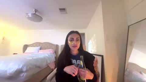 Snapshot of ella_ella_ella_ay chatting on 11.11.25 ella_ella_ella_ay online show from 11.11.25