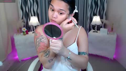 HI ITS ME ELLA online show from 10.01.25