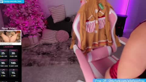 Snapshot of ella_foxx chatting on 12.06.24 ella_foxx online show from 12.06.24