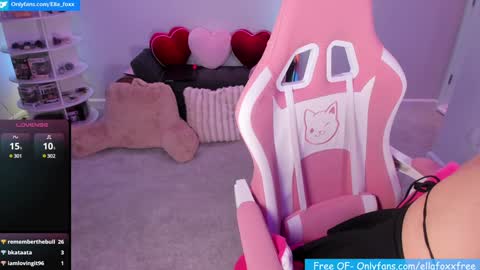 Snapshot of ella_foxx chatting on 01.31.25 ella_foxx online show from 01.31.25