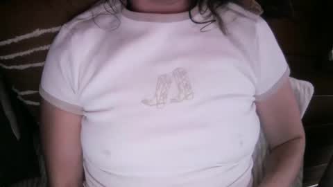 Snapshot of ella_girlnextdoor chatting on 02.24.25 Ella - Girl Next Door online show from 02.24.25