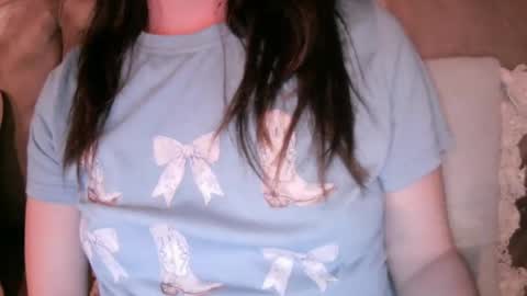 Snapshot of ella_girlnextdoor chatting on 09.16.25 Ella - Girl Next Door online show from 09.16.25