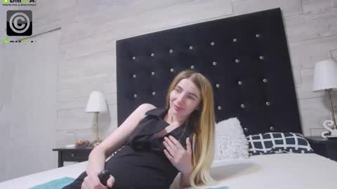 ella_lizzie online show from 10.20.25