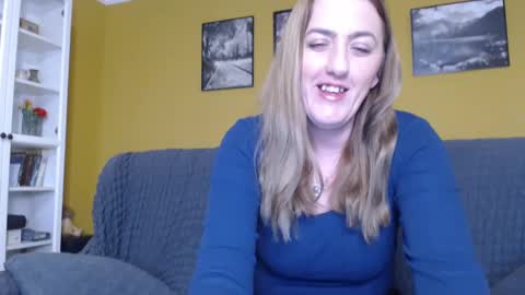 Ella  Max online show from 03.04.25