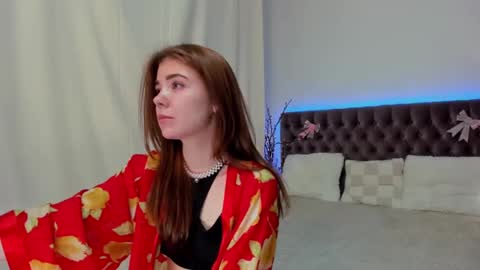 Ella Mayers online show from 02.10.25