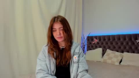Ella Mayers online show from 02.17.25