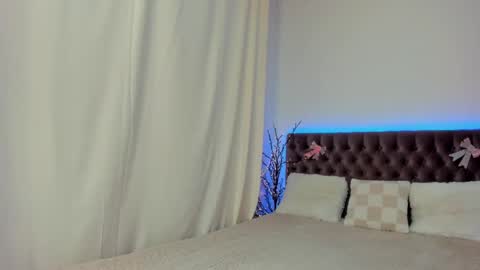 Ella Mayers online show from 03.06.25