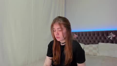 Ella Mayers online show from 03.08.25