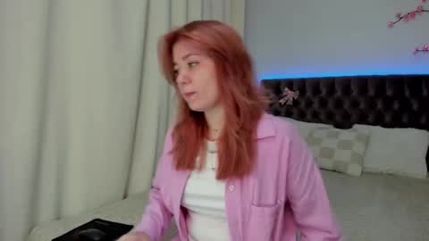 Ella Mayers online show from 09.15.25