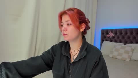 Ella Mayers online show from 10.11.25