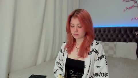 Ella Mayers online show from 10.29.25