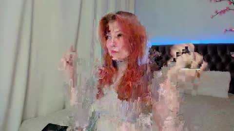 Ella Mayers online show from 11.06.25