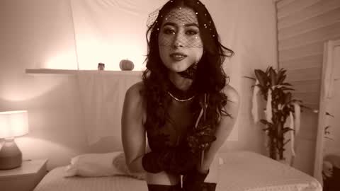 ELLA OWEN online show from 10.31.25