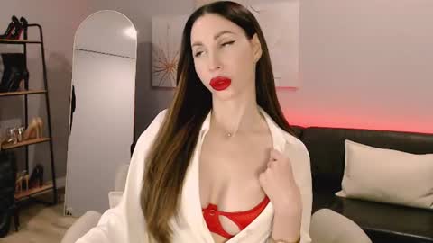 Snapshot of ella_sea chatting on 06.25.26 Ella online show from 06.25.26