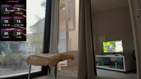 Snapshot of ella_vee chatting on 09.26.25 ella_vee online show from 09.26.25