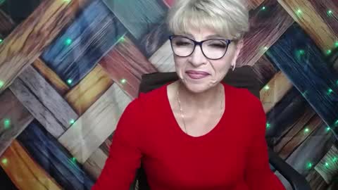 Snapshot of ellabonito chatting on 10.13.25 EllaBonito online show from 10.13.25