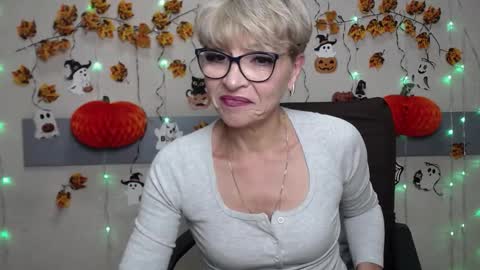 Snapshot of ellabonito chatting on 10.20.25 EllaBonito online show from 10.20.25