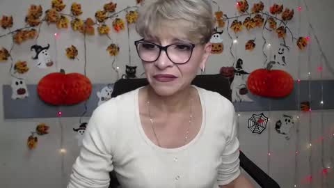 Snapshot of ellabonito chatting on 10.29.25 EllaBonito online show from 10.29.25