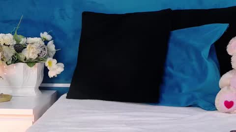 EllaBubbles online show from 02.24.26