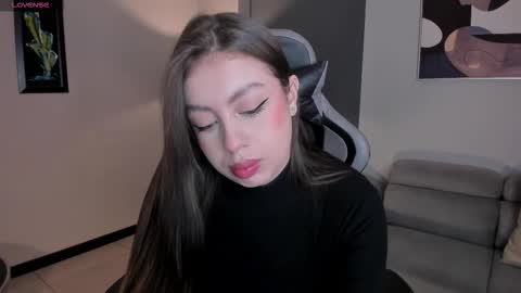 Snapshot of ellaclark chatting on 09.29.25 EllaClark online show from 09.29.25