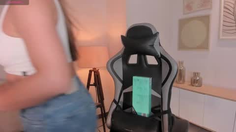 Snapshot of ellaclark chatting on 10.03.25 EllaClark online show from 10.03.25