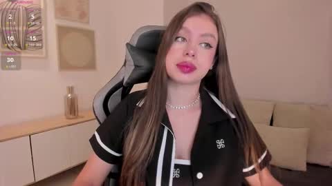 Snapshot of ellaclark chatting on 10.16.25 EllaClark online show from 10.16.25