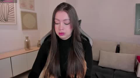 Snapshot of ellaclark chatting on 10.17.25 EllaClark online show from 10.17.25