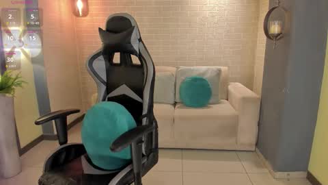 Snapshot of ellaclark chatting on 10.22.25 EllaClark online show from 10.22.25