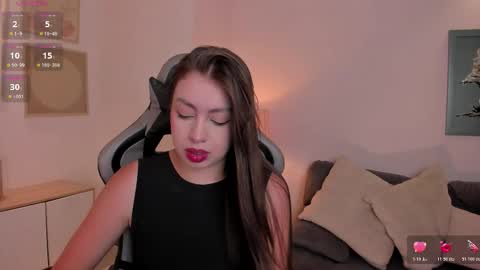 Snapshot of ellaclark chatting on 11.01.25 EllaClark online show from 11.01.25