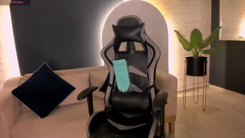 Snapshot of ellaclark chatting on 11.04.25 EllaClark online show from 11.04.25