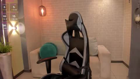 Snapshot of ellaclark chatting on 11.07.25 EllaClark online show from 11.07.25