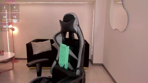 Snapshot of ellaclark chatting on 11.10.25 EllaClark online show from 11.10.25