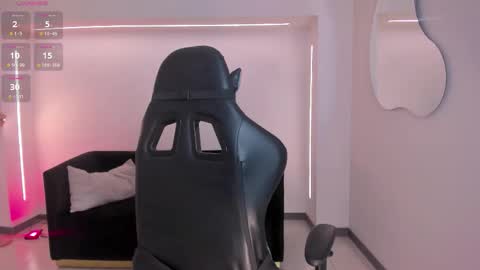 Snapshot of ellaclark chatting on 11.11.25 EllaClark online show from 11.11.25