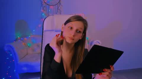 Ella online show from 02.20.25