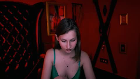 Snapshot of ellahorton chatting on 10.05.25 Ella online show from 10.05.25