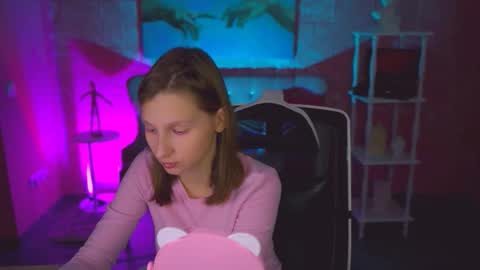 Snapshot of ellahorton chatting on 11.11.25 Ella online show from 11.11.25