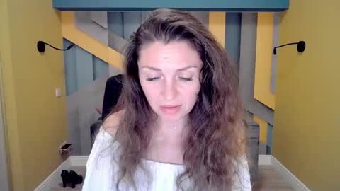 EllaLongs online show from 12.04.24