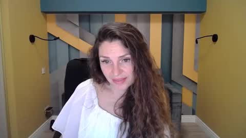 EllaLongs online show from 12.21.24