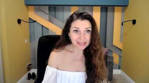 EllaLongs online show from 12.28.24