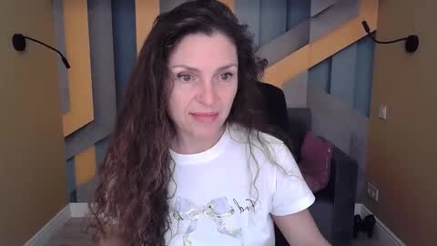 EllaLongs online show from 10.11.25