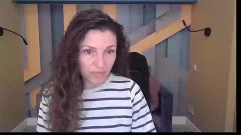 EllaLongs online show from 11.03.25