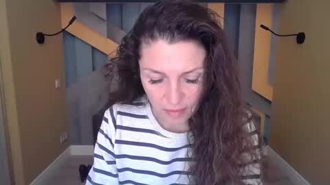 EllaLongs online show from 12.03.25