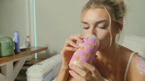 ellalowe online show from 04.18.26