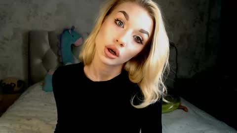 ellamilla online show from 04.07.26