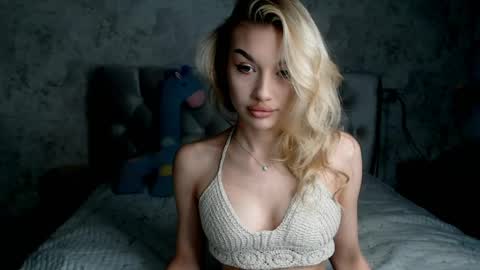 Snapshot of ellamilla chatting on 04.27.26 ellamilla online show from 04.27.26